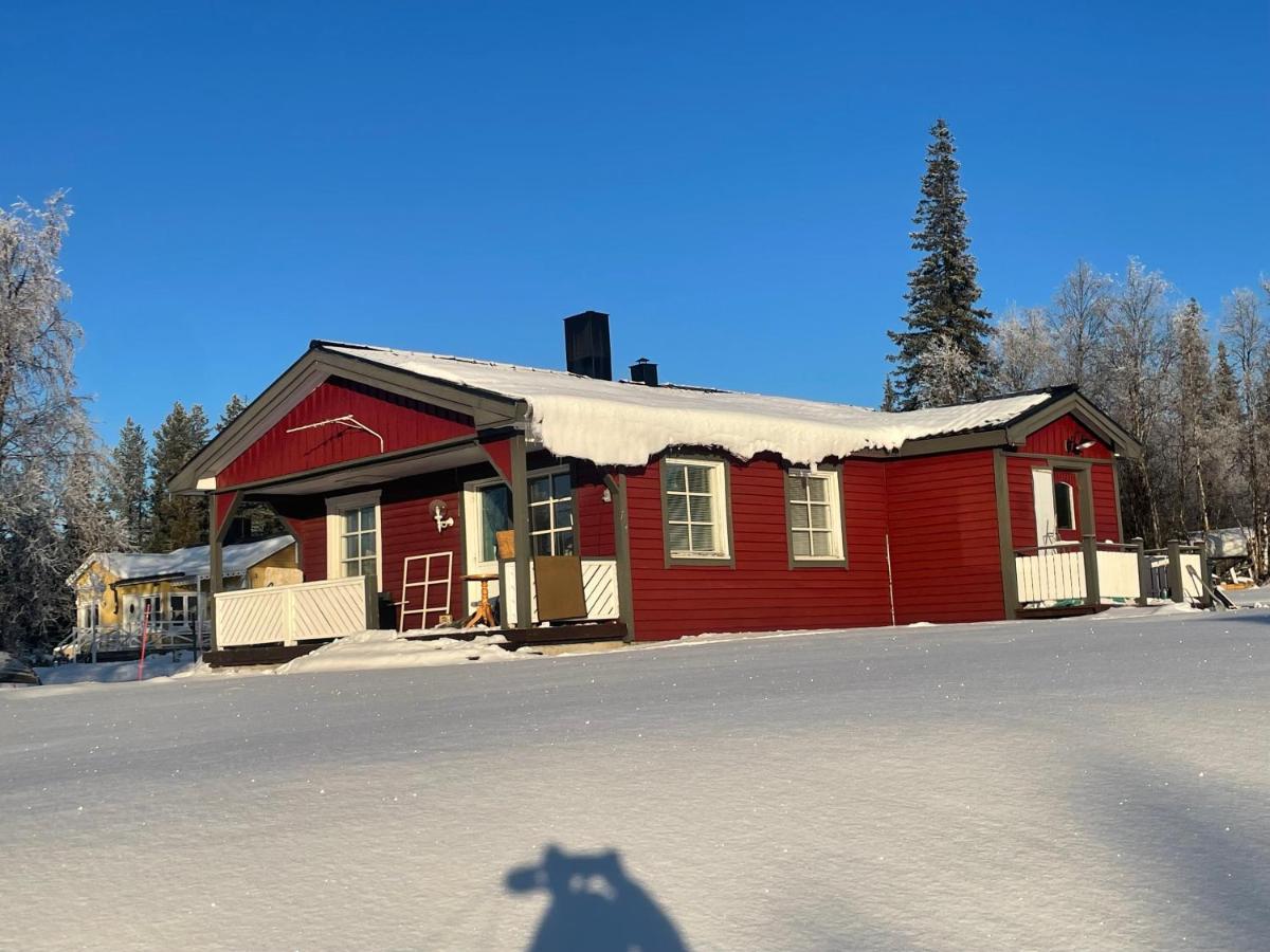 Little Adorable Red Villa Kiruna Bagian luar foto
