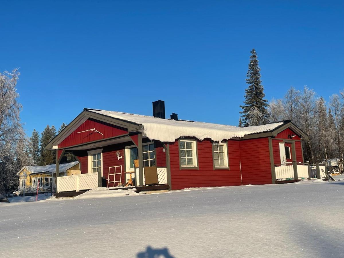 Little Adorable Red Villa Kiruna Bagian luar foto