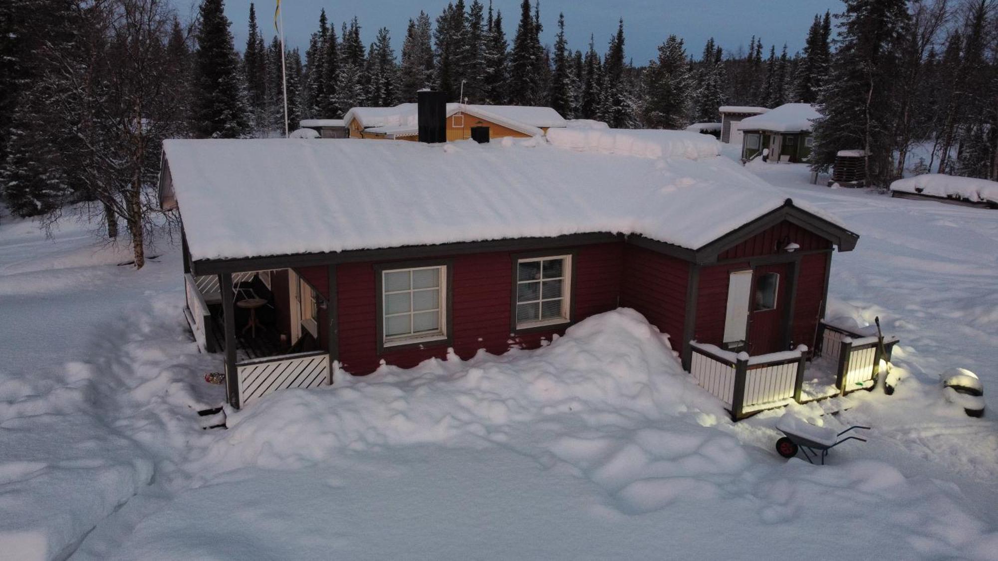 Little Adorable Red Villa Kiruna Bagian luar foto